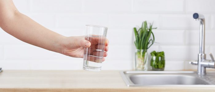 Filtrowanie i zmiękczanie wody – czym się różni?